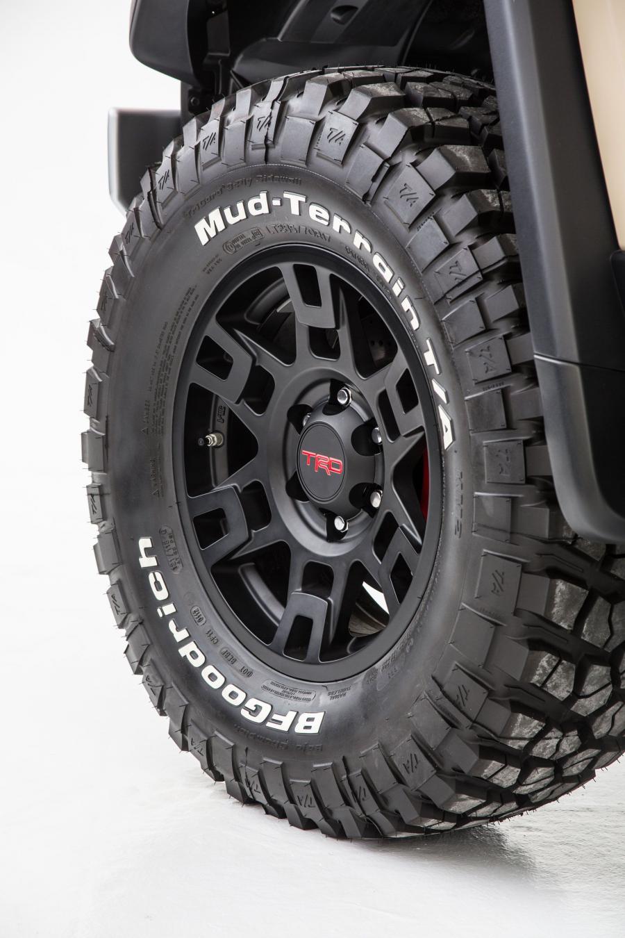  Toyota FJ-S Cruiser 2012 года  (фото 8 из 14)